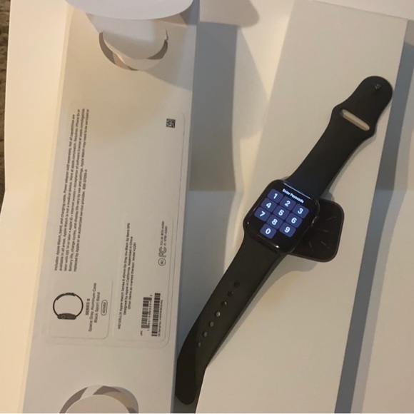 Apple watch series 6 - Picture 1 of 1